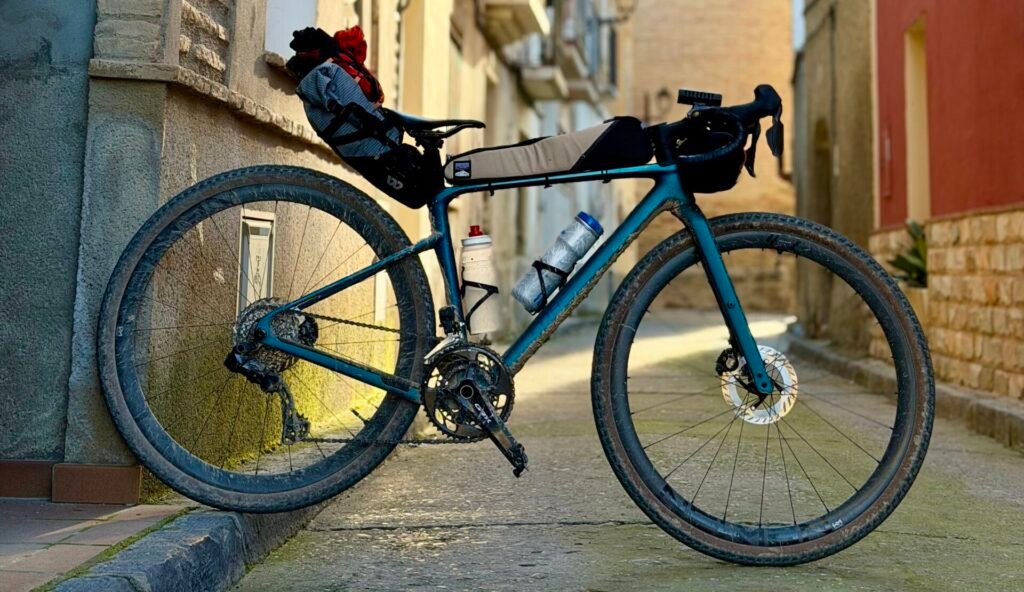 Bici de Víctor Alarcón Balagué: BICICLETA CUBE NUROAD C:62 PRO